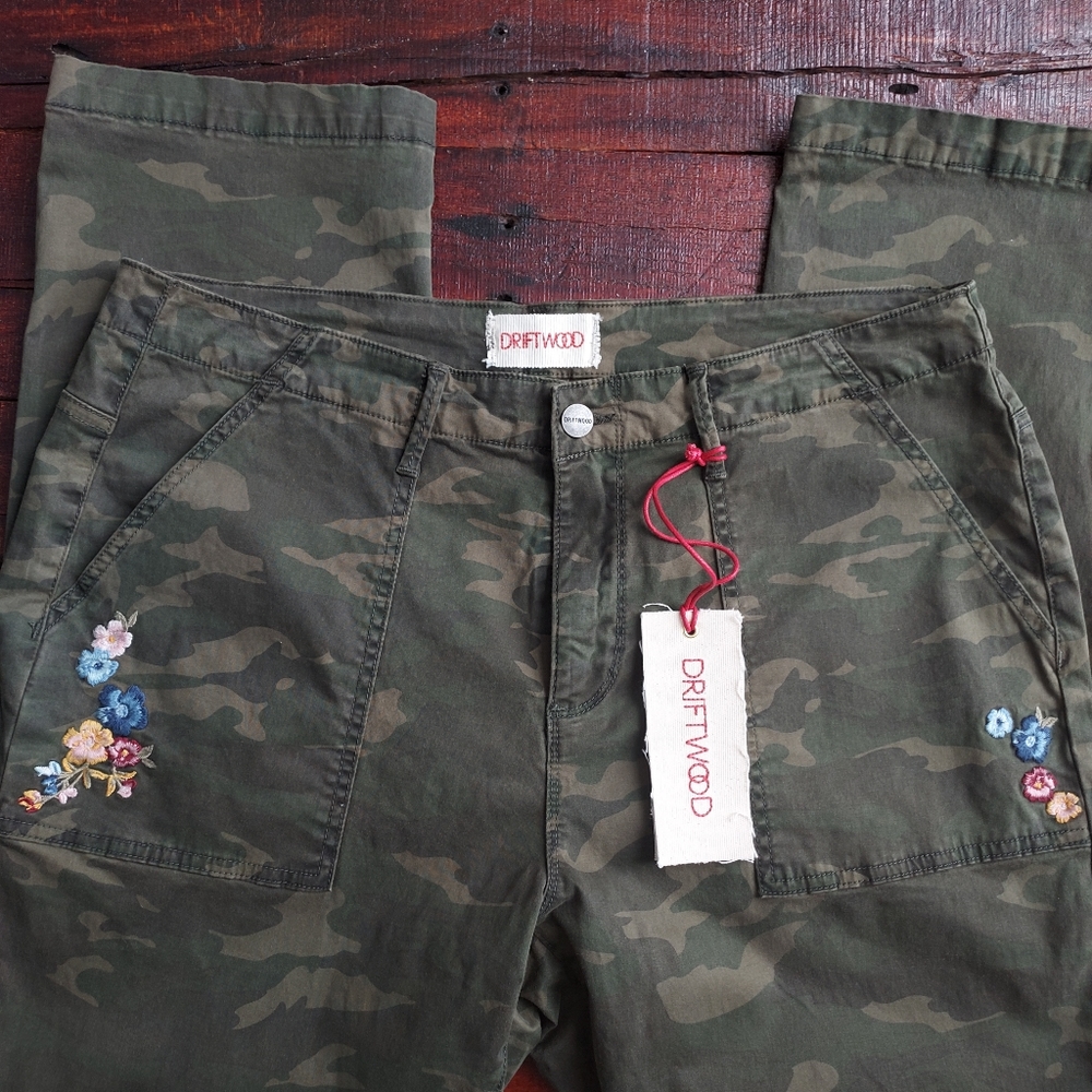 DRIFTWOOD Camouflage Straight Leg Jeans size 31 & 30 - Picture 3 of 12